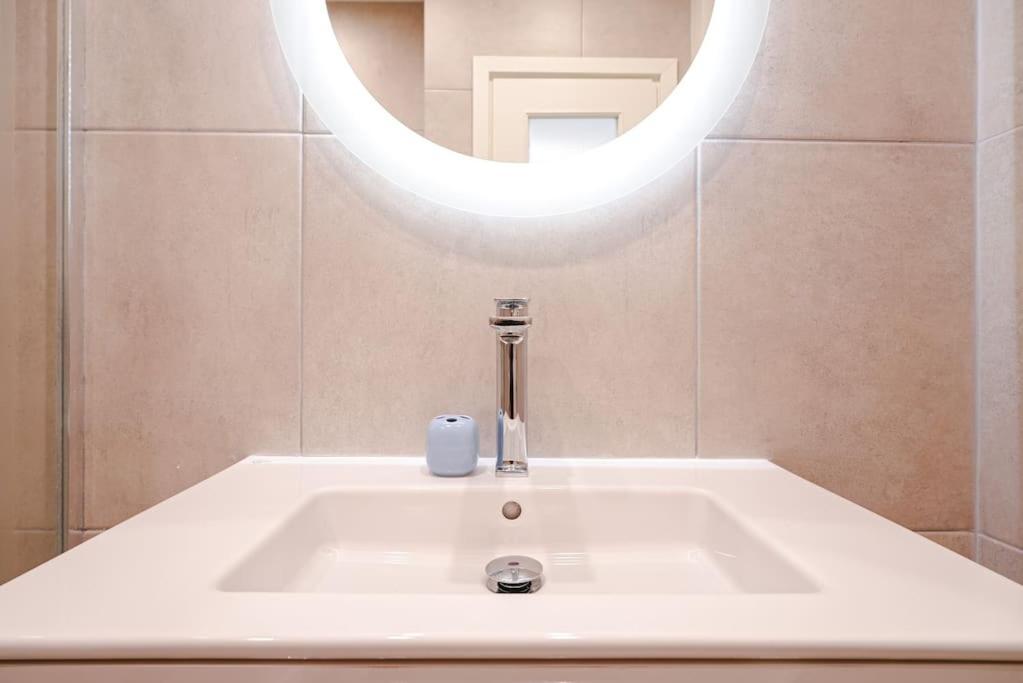 Syntagma Square, 60Sqm Dream Suite Athens Luaran gambar