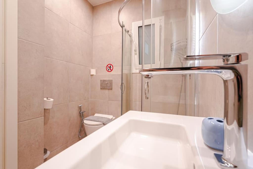 Syntagma Square, 60Sqm Dream Suite Athens Luaran gambar